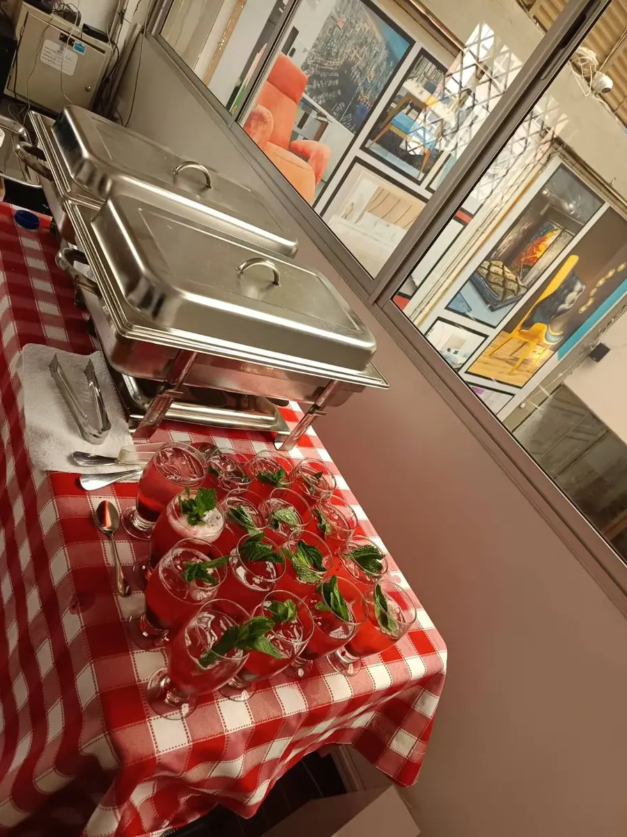 Montaje de buffet y menaje para celebración